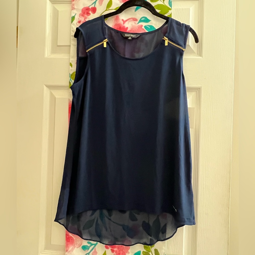 Ellen Tracy NWT sleeveless blue top with gold hardware in medium